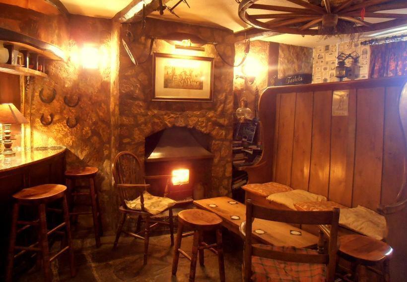 The Hunters Rest Inn Clutton Exterior photo
