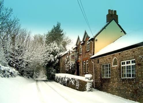 The Hunters Rest Inn Clutton Exterior photo