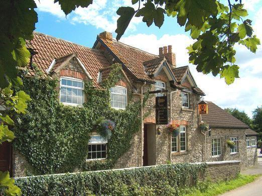 The Hunters Rest Inn Clutton Exterior photo